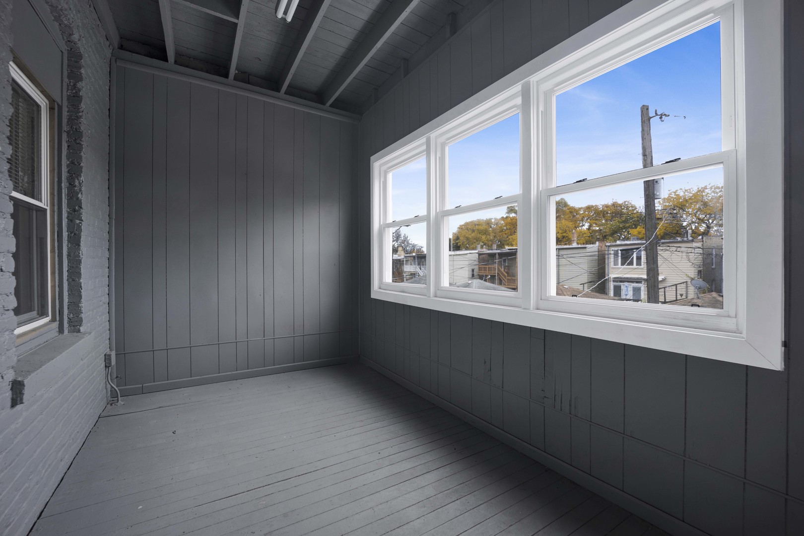 5015 W Montrose Avenue Unit: 2
