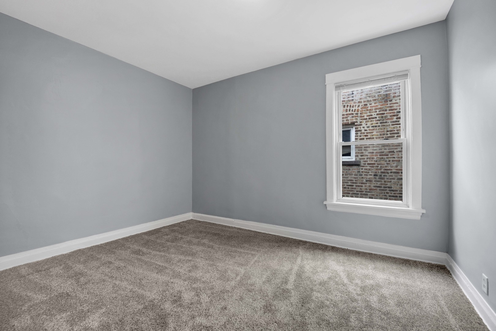 5015 W Montrose Avenue Unit: 2