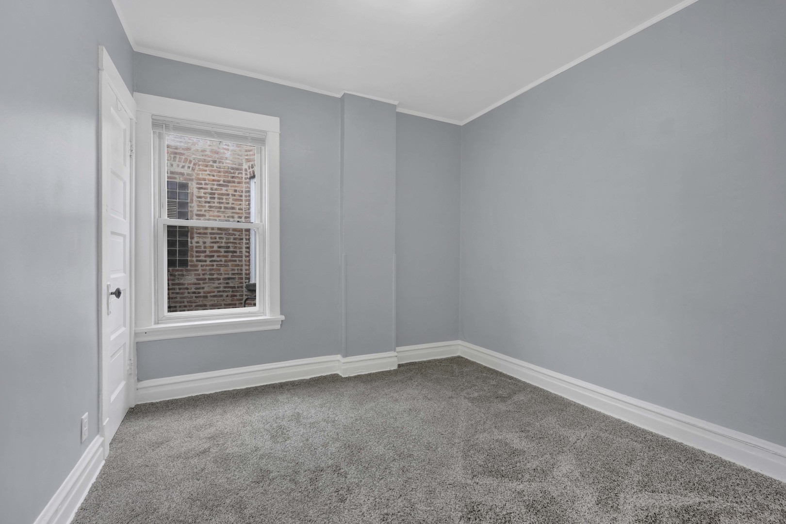 5015 W Montrose Avenue Unit: 2