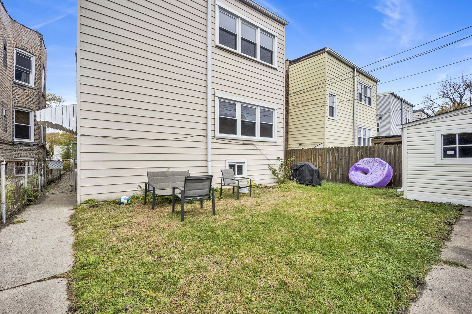 5015 W Montrose Avenue Unit: 2