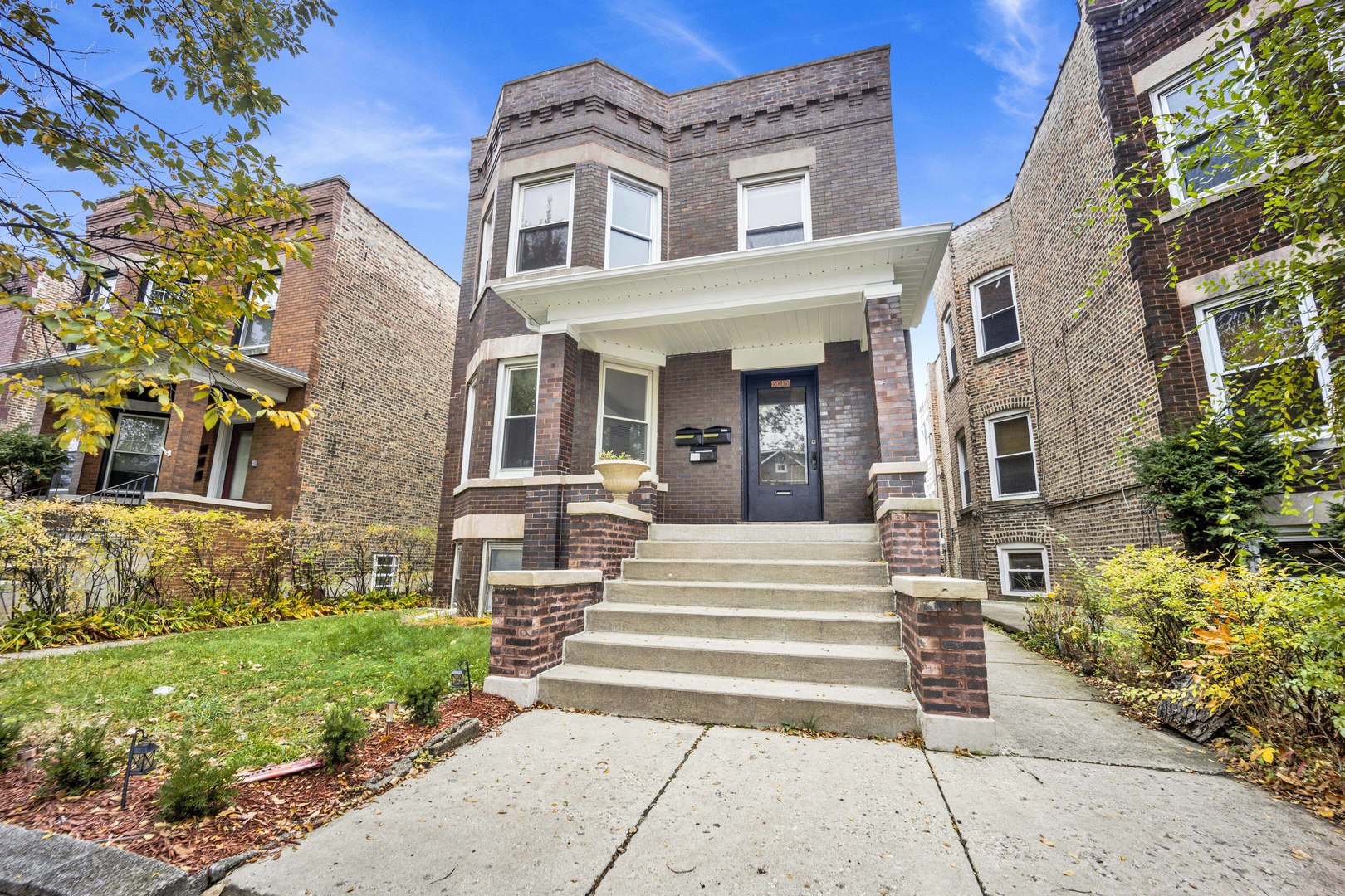 5015 W Montrose Avenue Unit: 2