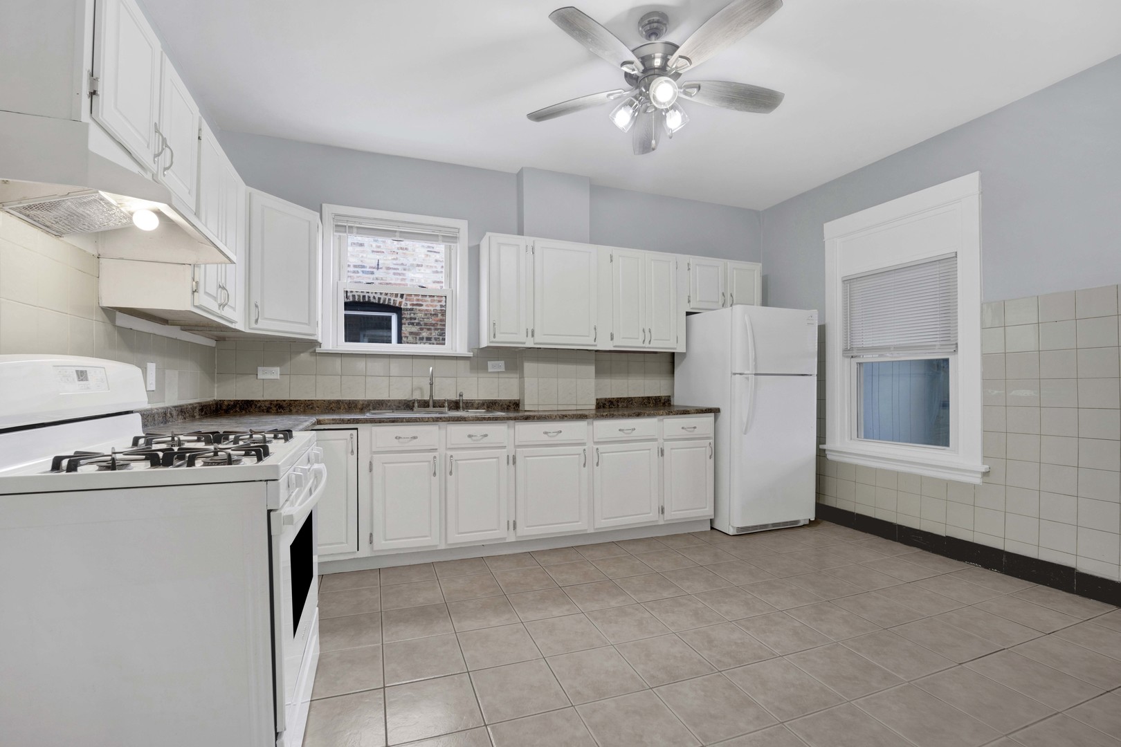 5015 W Montrose Avenue Unit: 2