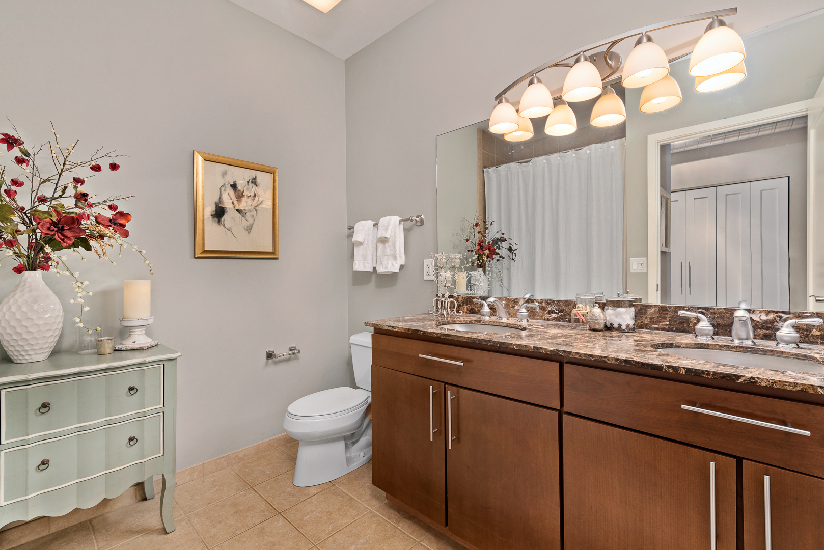 700 N Larrabee Street Unit: 1406