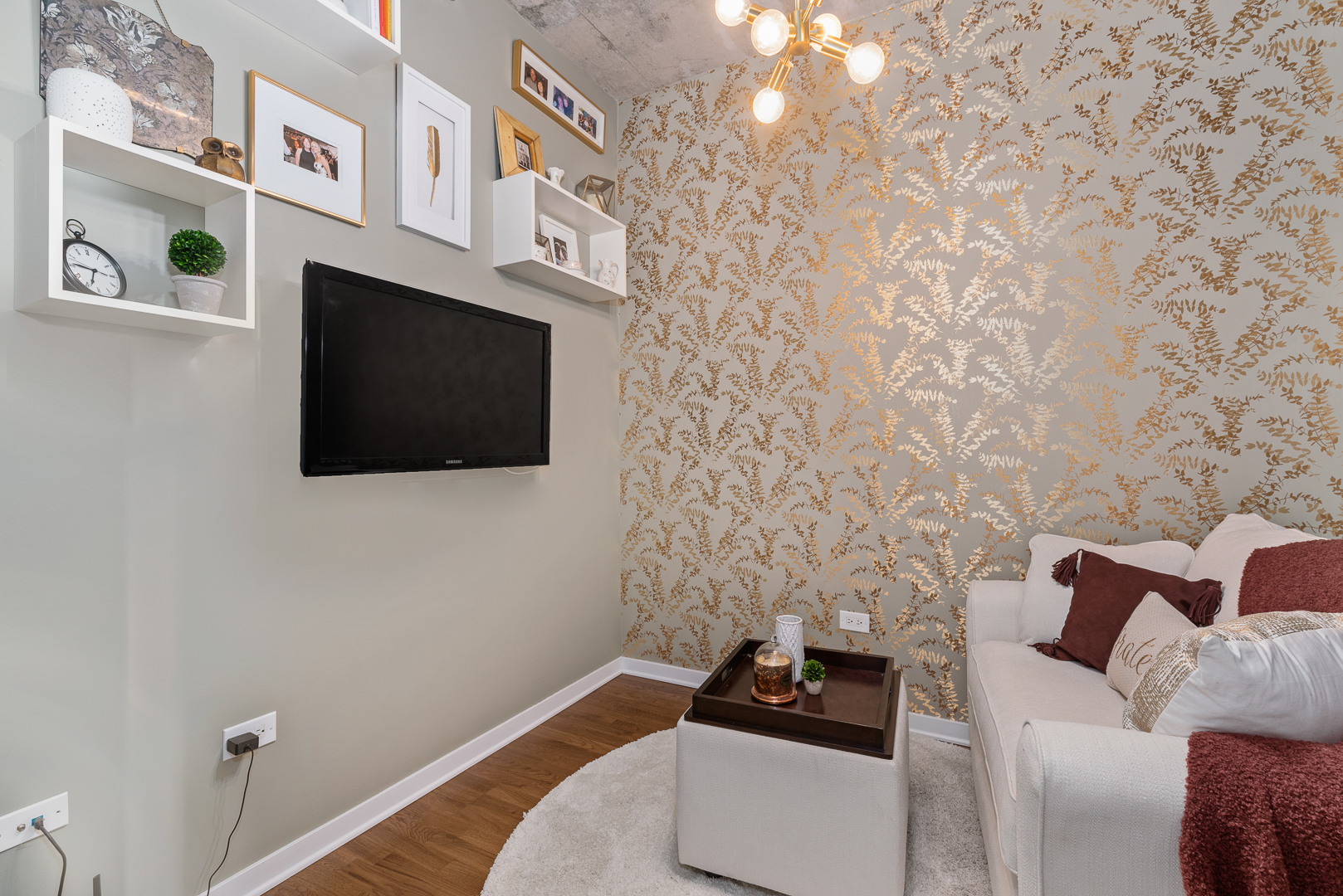700 N Larrabee Street Unit: 1406