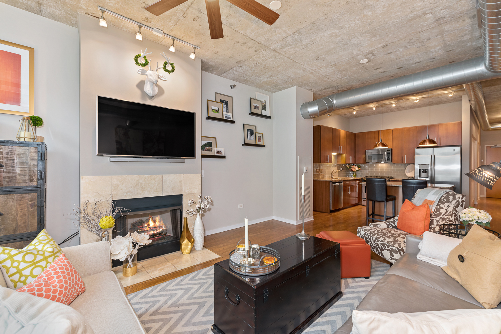 700 N Larrabee Street Unit: 1406