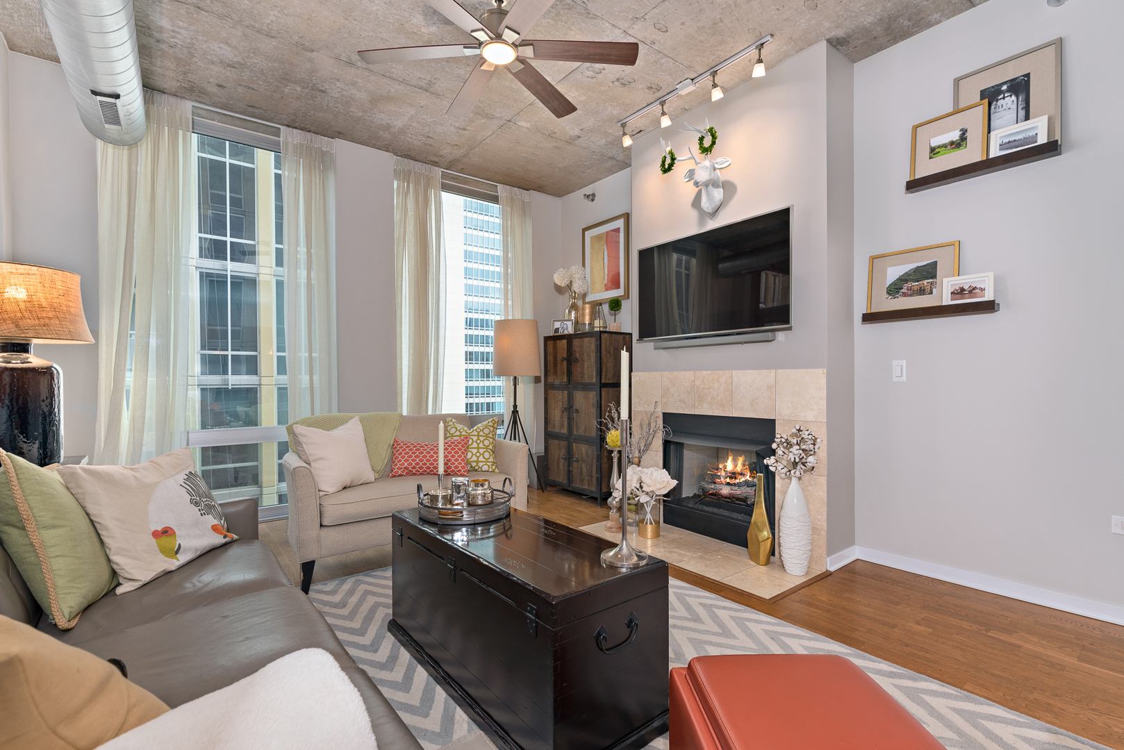 700 N Larrabee Street Unit: 1406