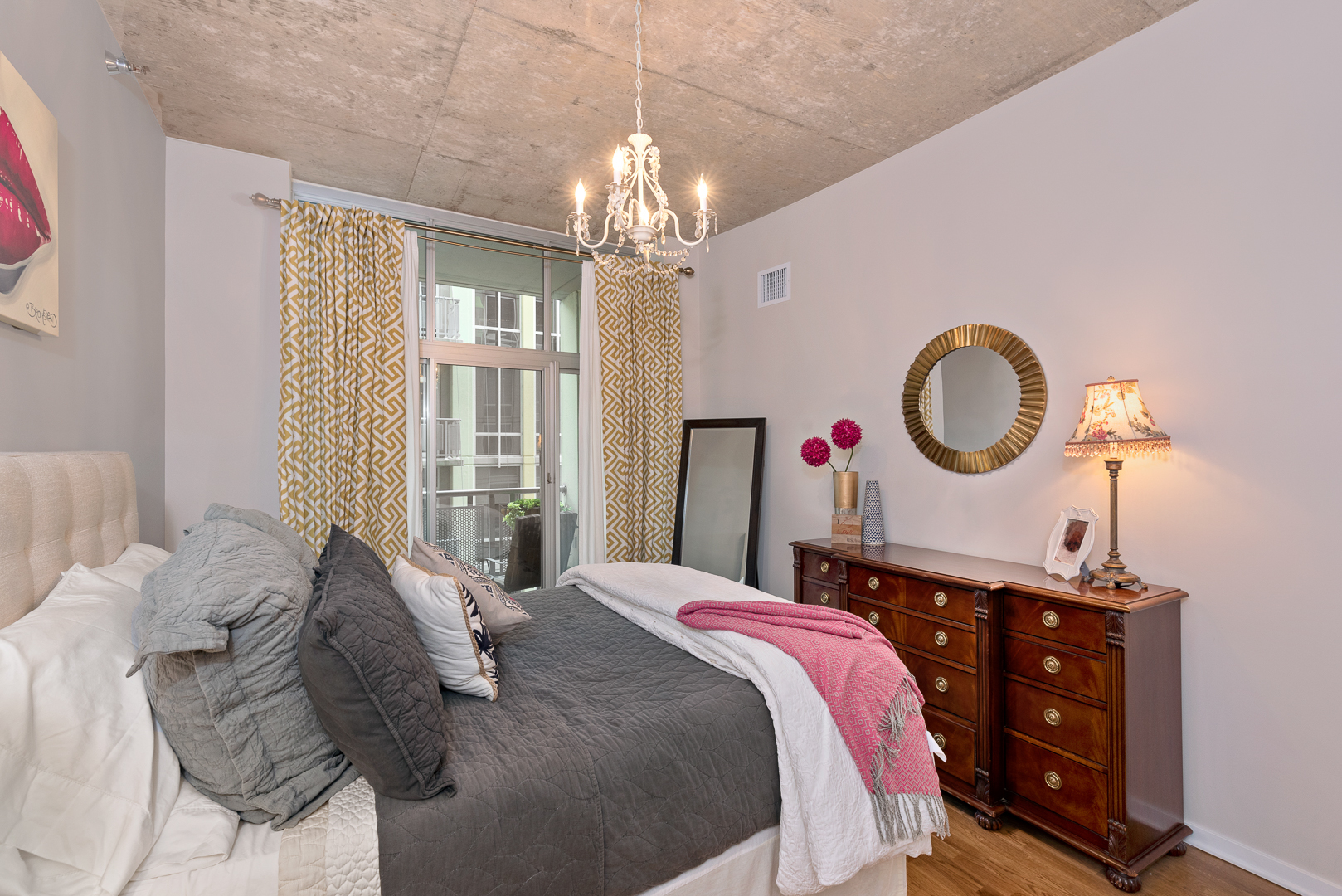 700 N Larrabee Street Unit: 1406