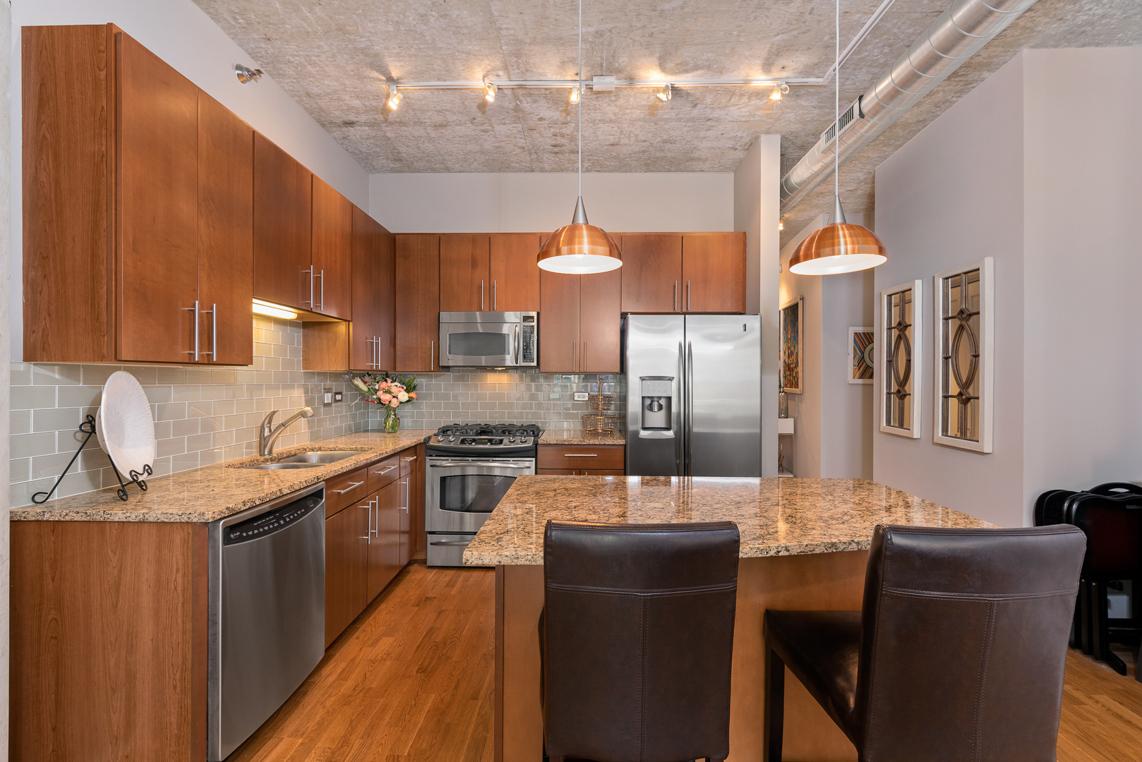 700 N Larrabee Street Unit: 1406