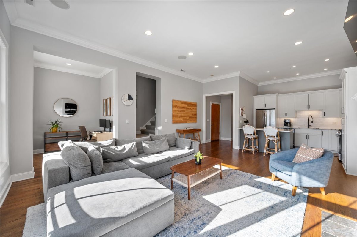2142 W Roscoe Street Unit: 3D