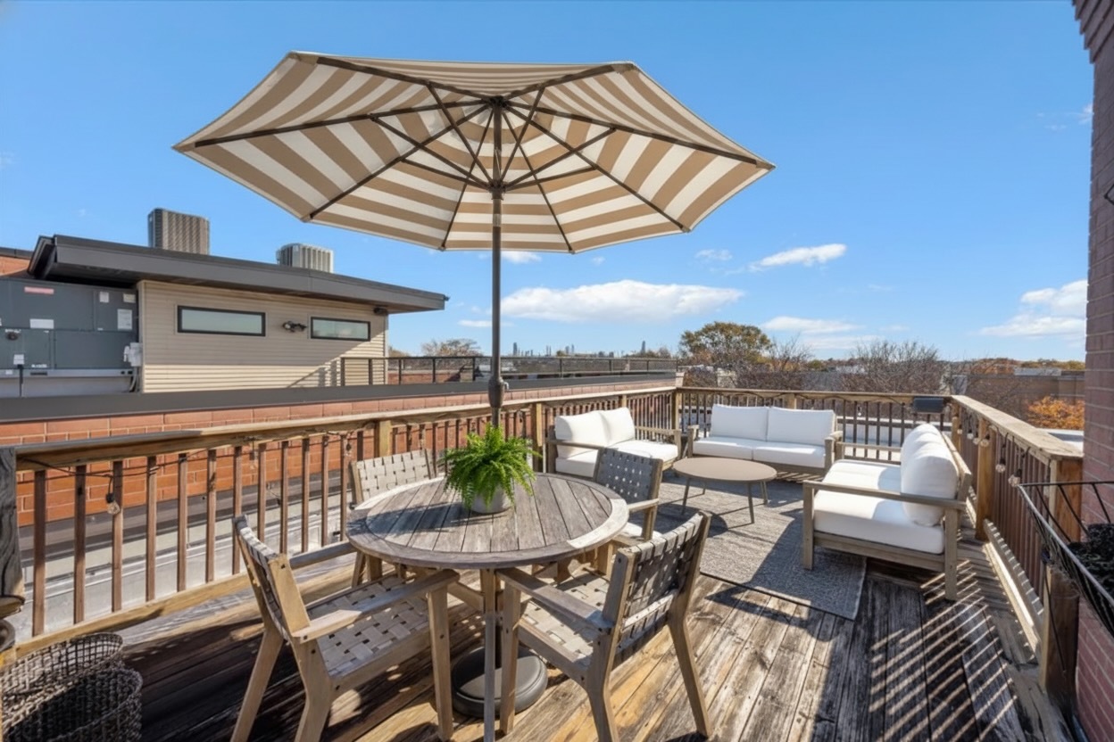 2142 W Roscoe Street Unit: 3D