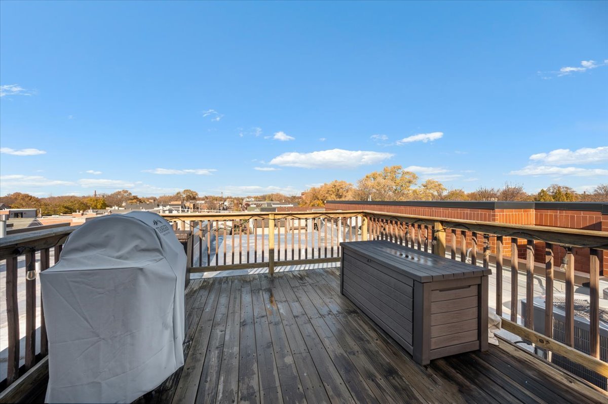 2142 W Roscoe Street Unit: 3D