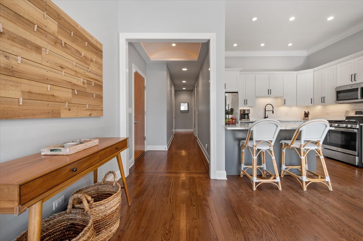2142 W Roscoe Street Unit: 3D