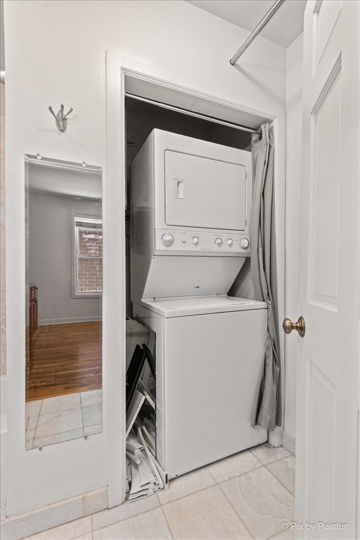 2233 W Shakespeare Avenue Unit: 1F