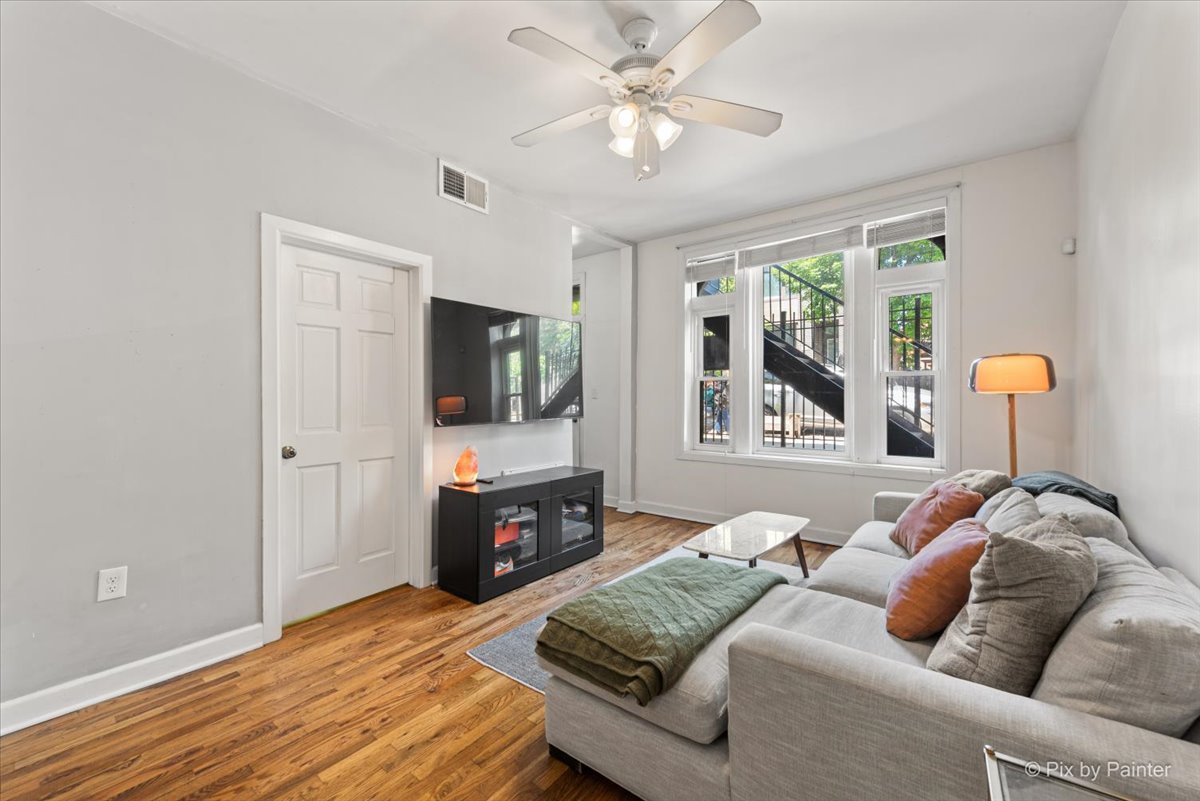 2233 W Shakespeare Avenue Unit: 1F