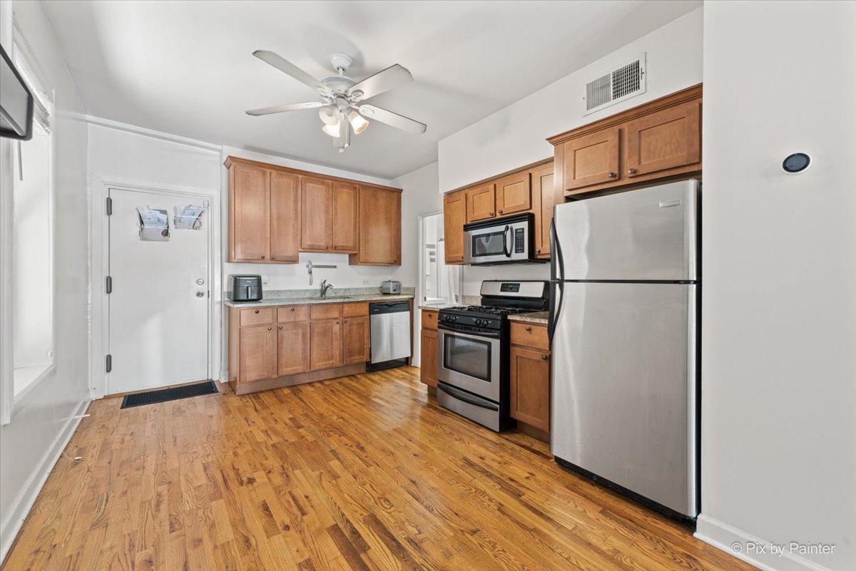 2233 W Shakespeare Avenue Unit: 1F