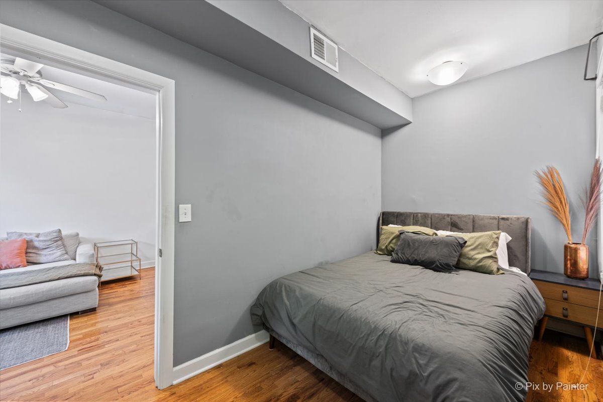 2233 W Shakespeare Avenue Unit: 1F