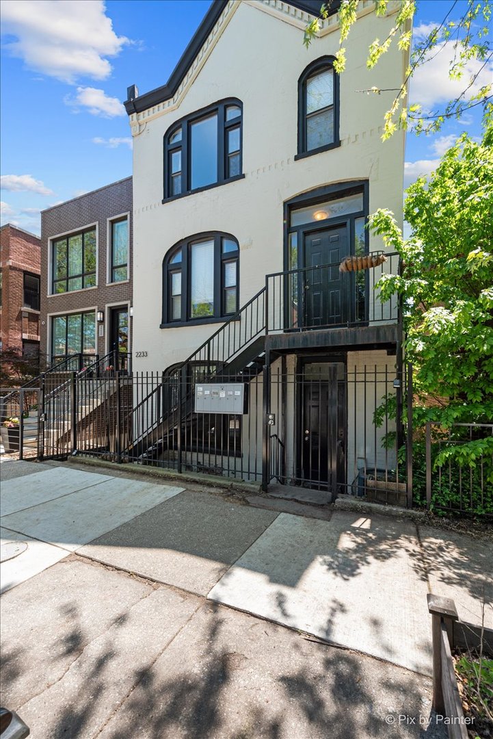 2233 W Shakespeare Avenue Unit: 1F