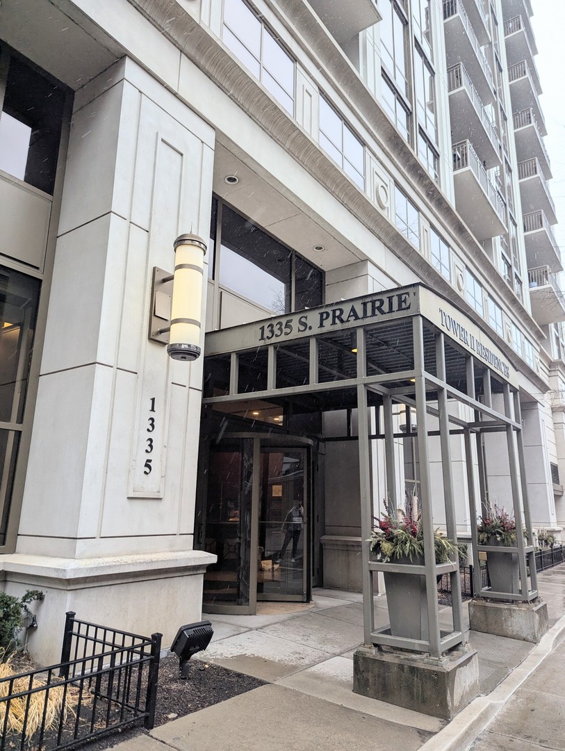 1335 S Prairie Avenue Unit: 1609