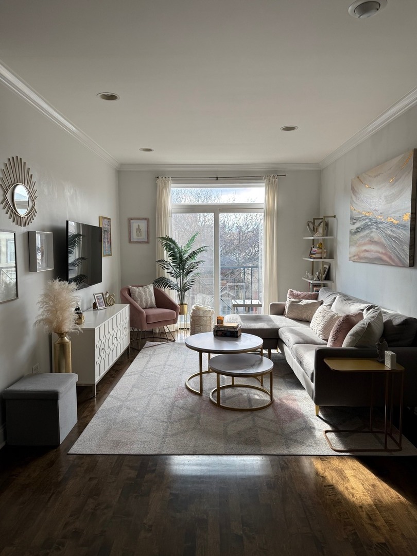 1319 N Bosworth Avenue Unit: 2