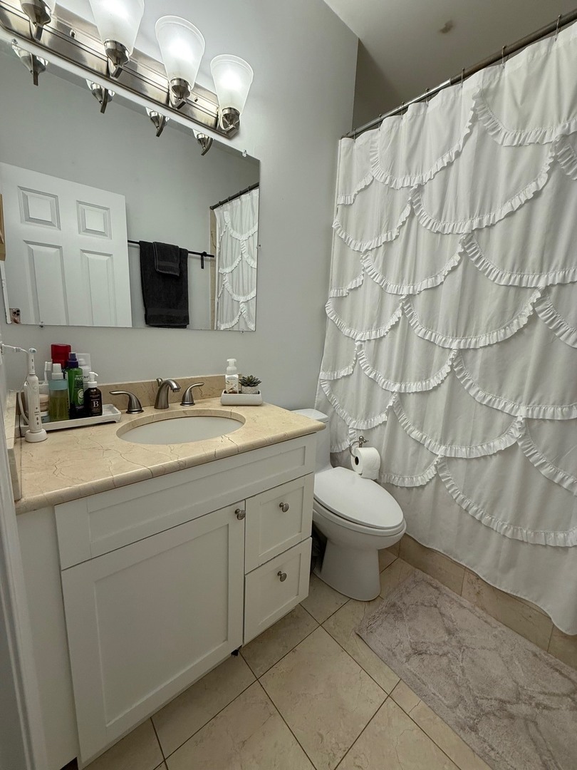 1319 N Bosworth Avenue Unit: 2
