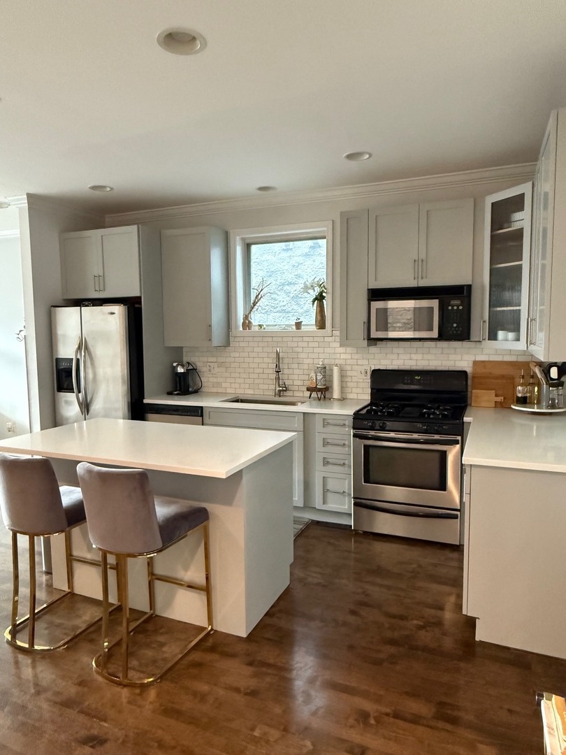 1319 N Bosworth Avenue Unit: 2