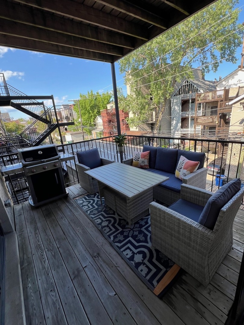 1319 N Bosworth Avenue Unit: 2