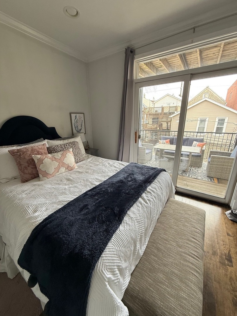 1319 N Bosworth Avenue Unit: 2