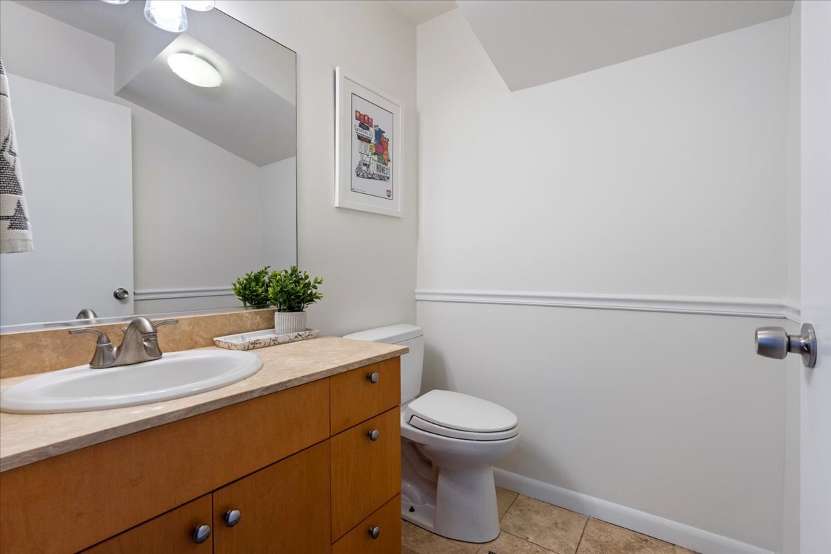 1137 N Wood Street Unit: 1F