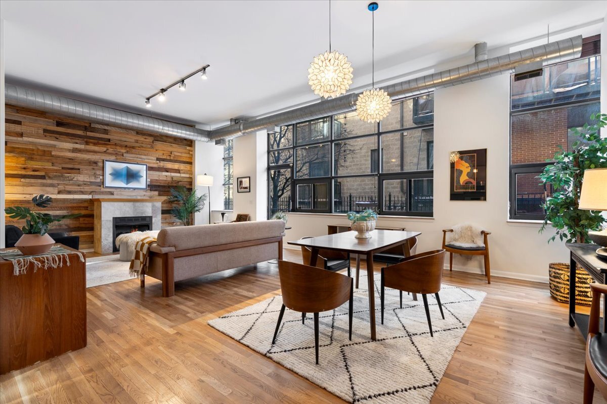 1137 N Wood Street Unit: 1F