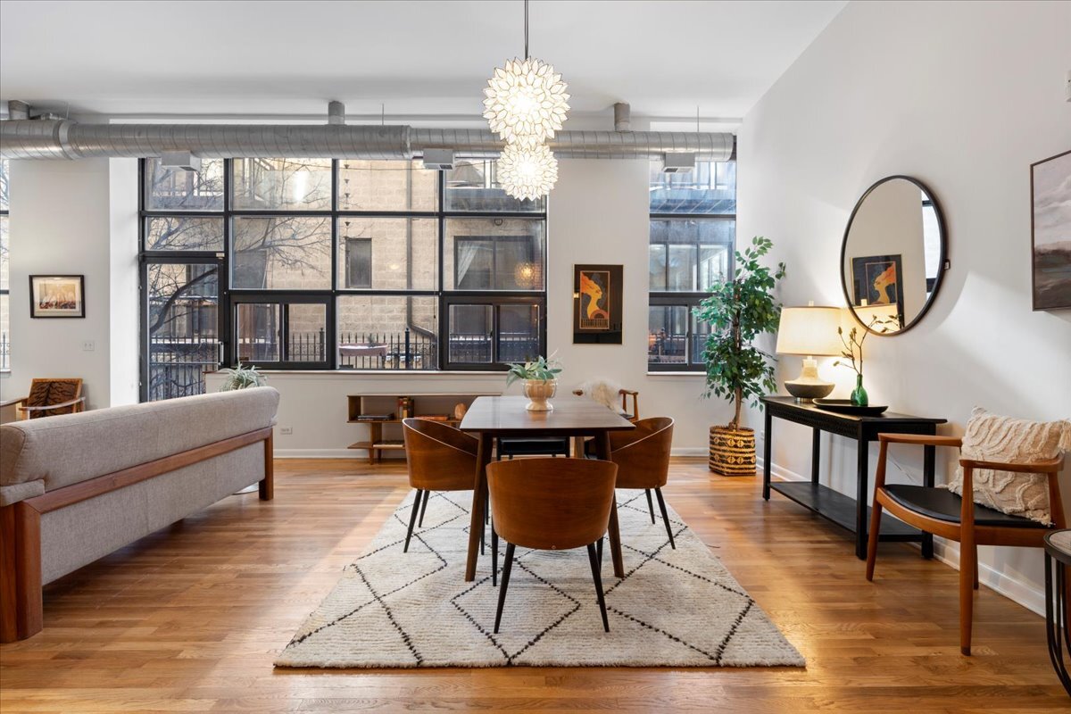 1137 N Wood Street Unit: 1F