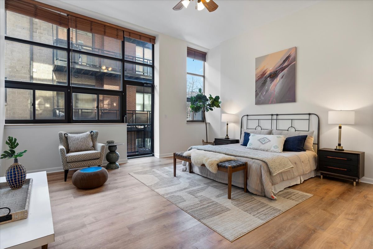 1137 N Wood Street Unit: 1F