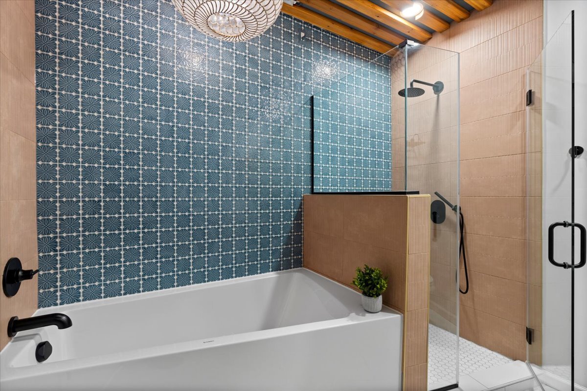 1137 N Wood Street Unit: 1F