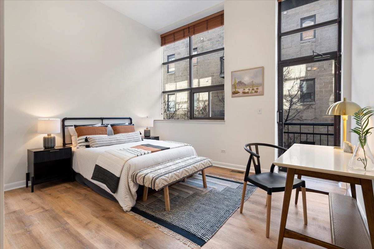1137 N Wood Street Unit: 1F