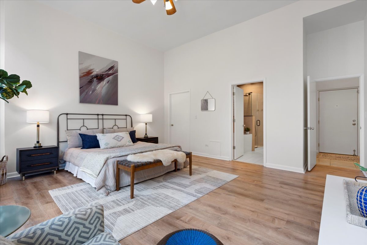 1137 N Wood Street Unit: 1F
