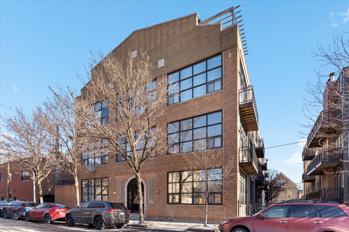 1137 N Wood Street Unit: 1F