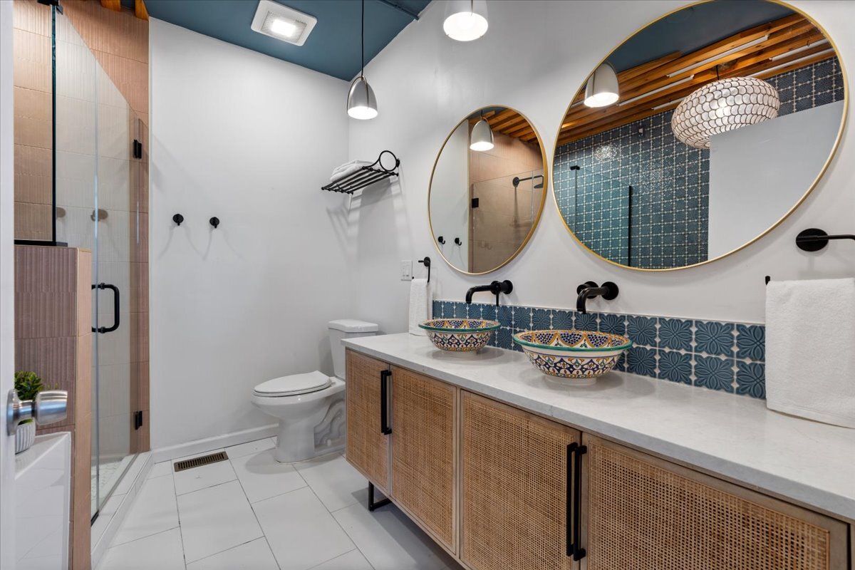 1137 N Wood Street Unit: 1F