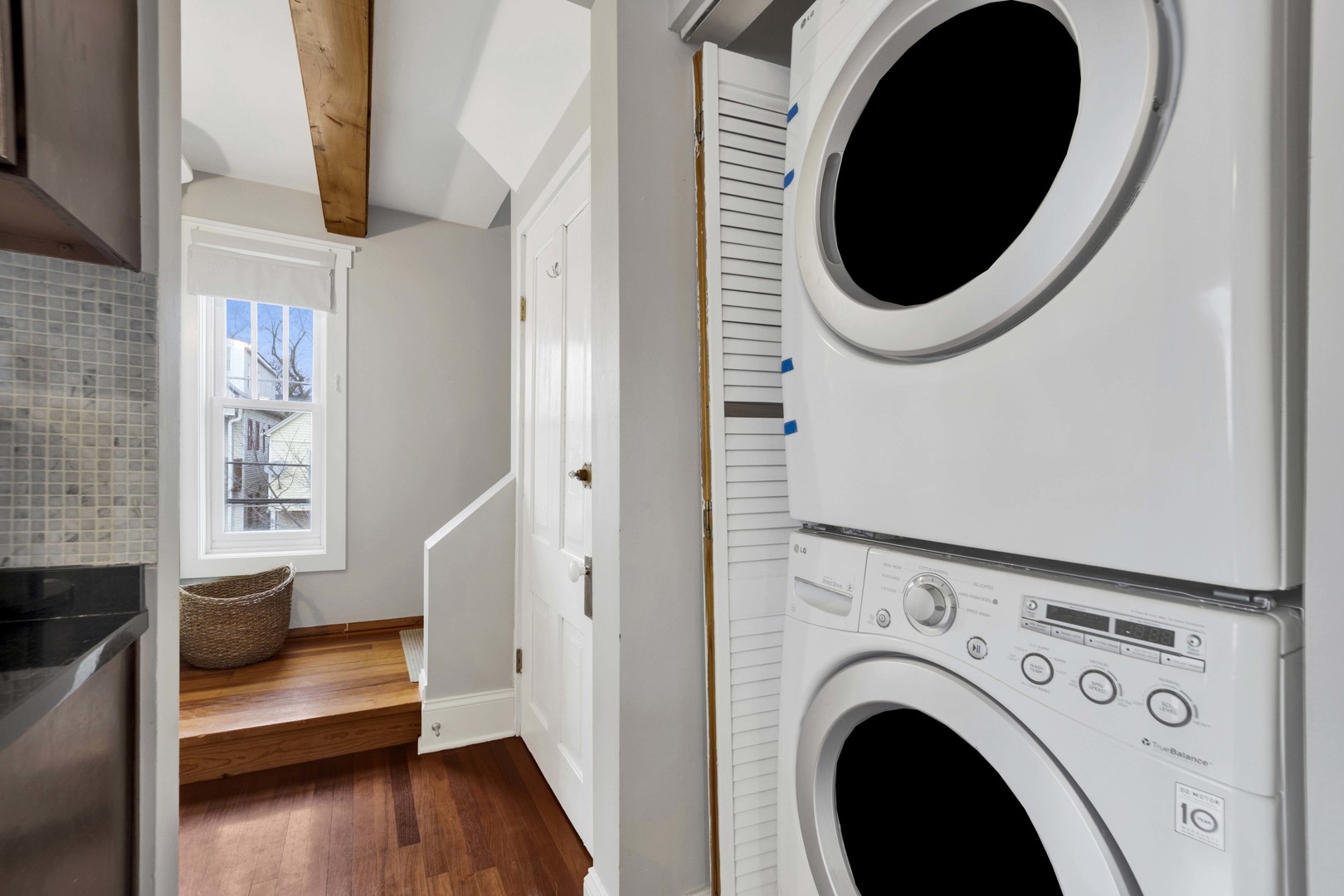 1028 W WOLFRAM Street Unit: 2R