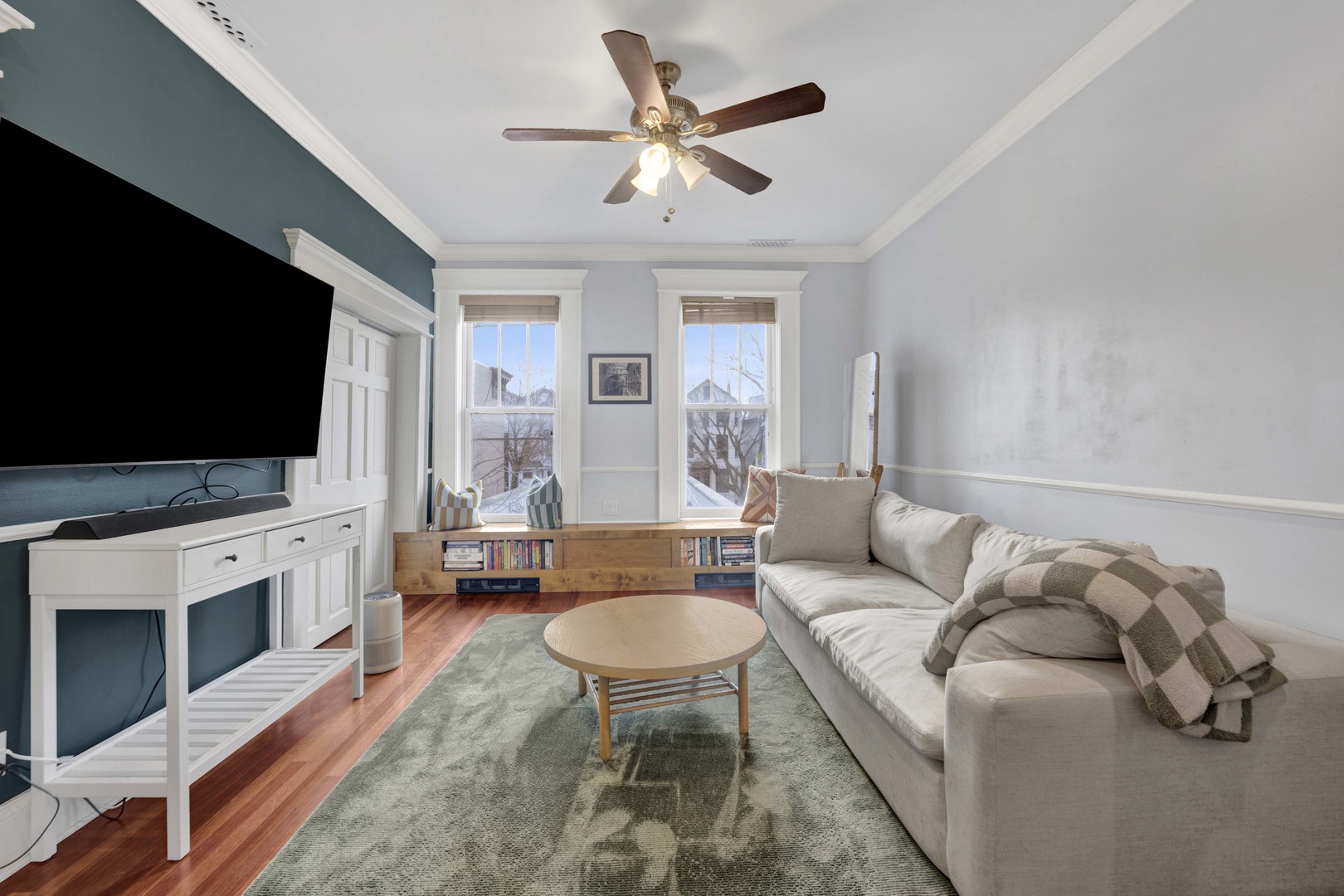 1028 W WOLFRAM Street Unit: 2R