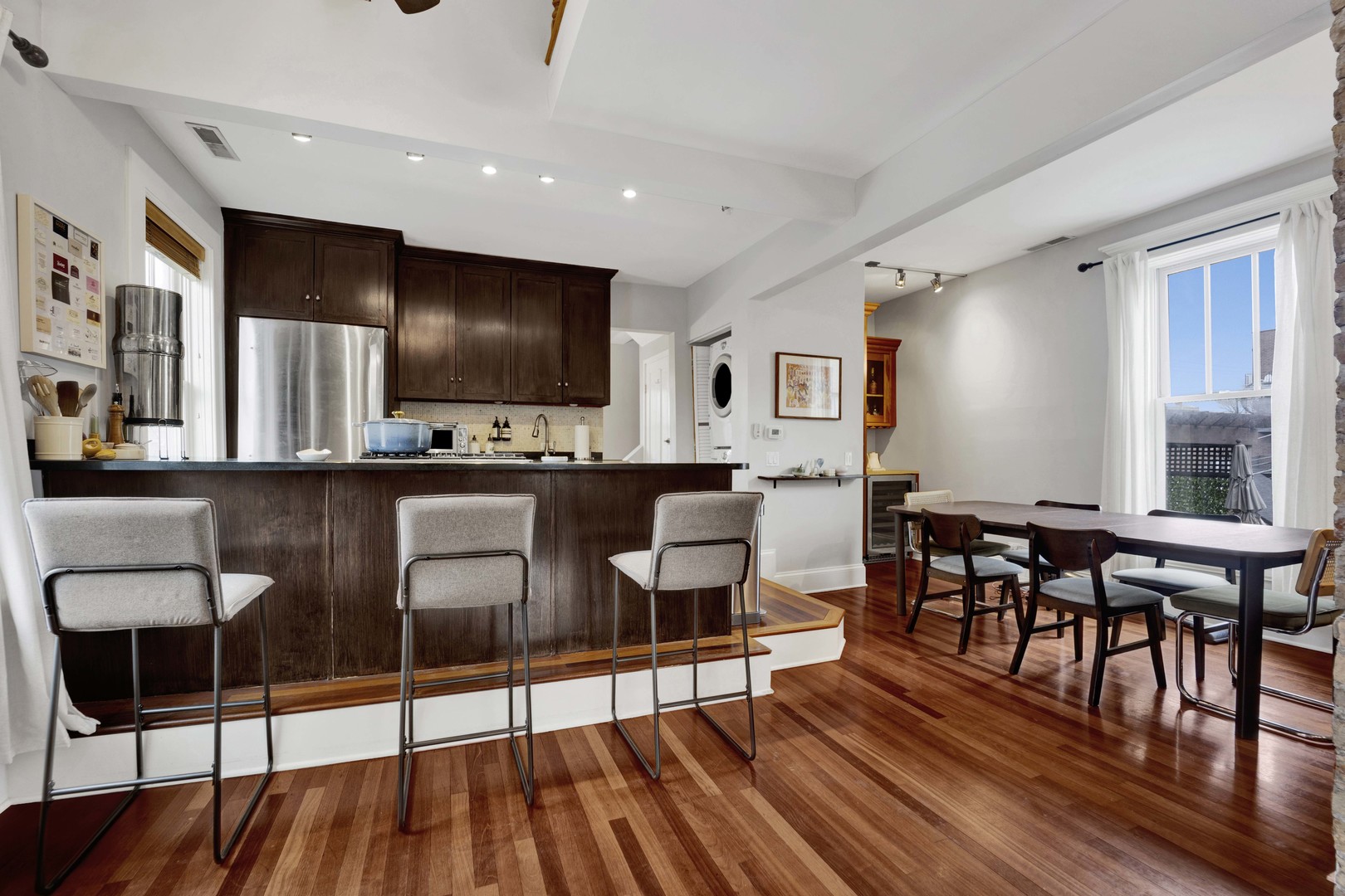 1028 W WOLFRAM Street Unit: 2R