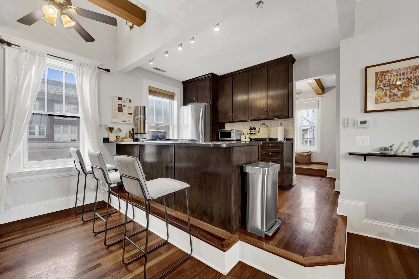 1028 W WOLFRAM Street Unit: 2R