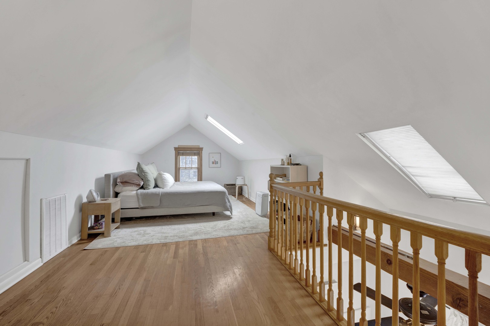 1028 W WOLFRAM Street Unit: 2R