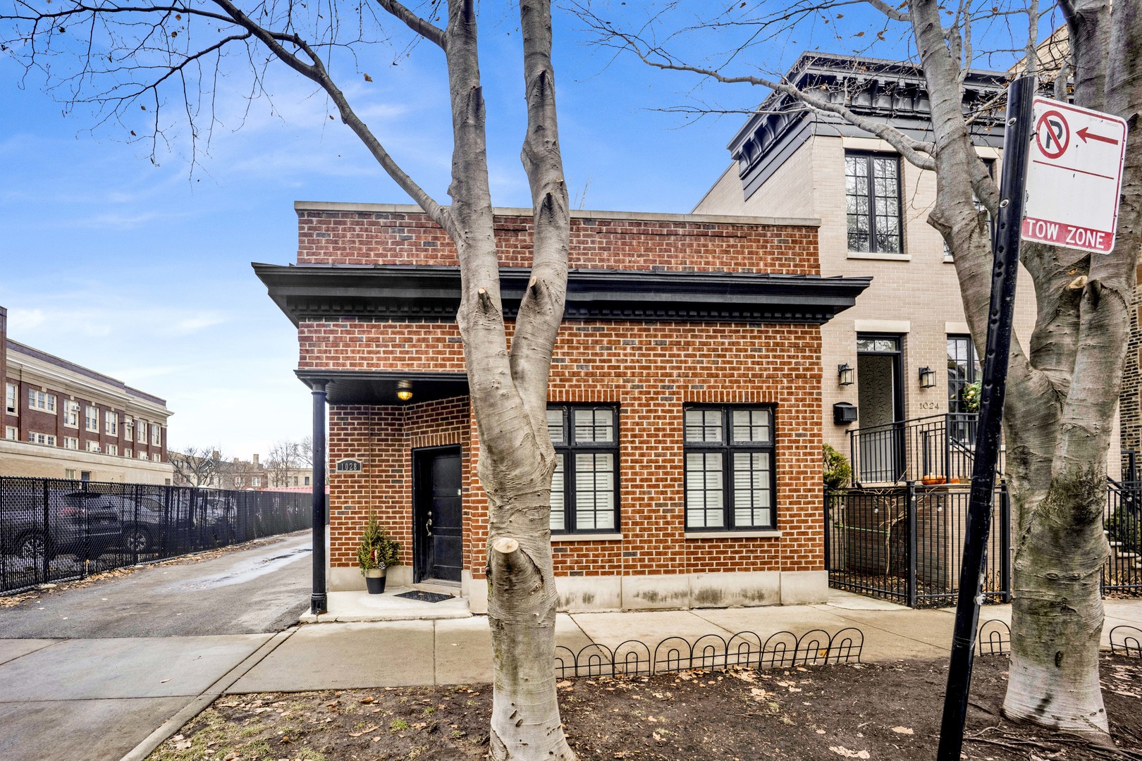 1028 W WOLFRAM Street Unit: 2R