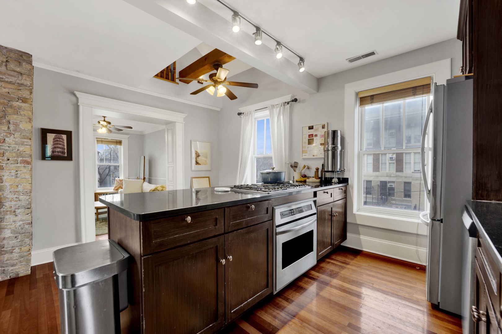 1028 W WOLFRAM Street Unit: 2R