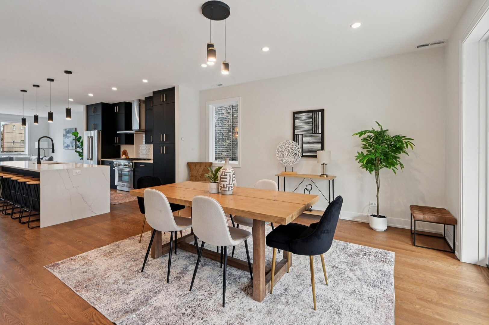 1536 W Chestnut Street Unit: B