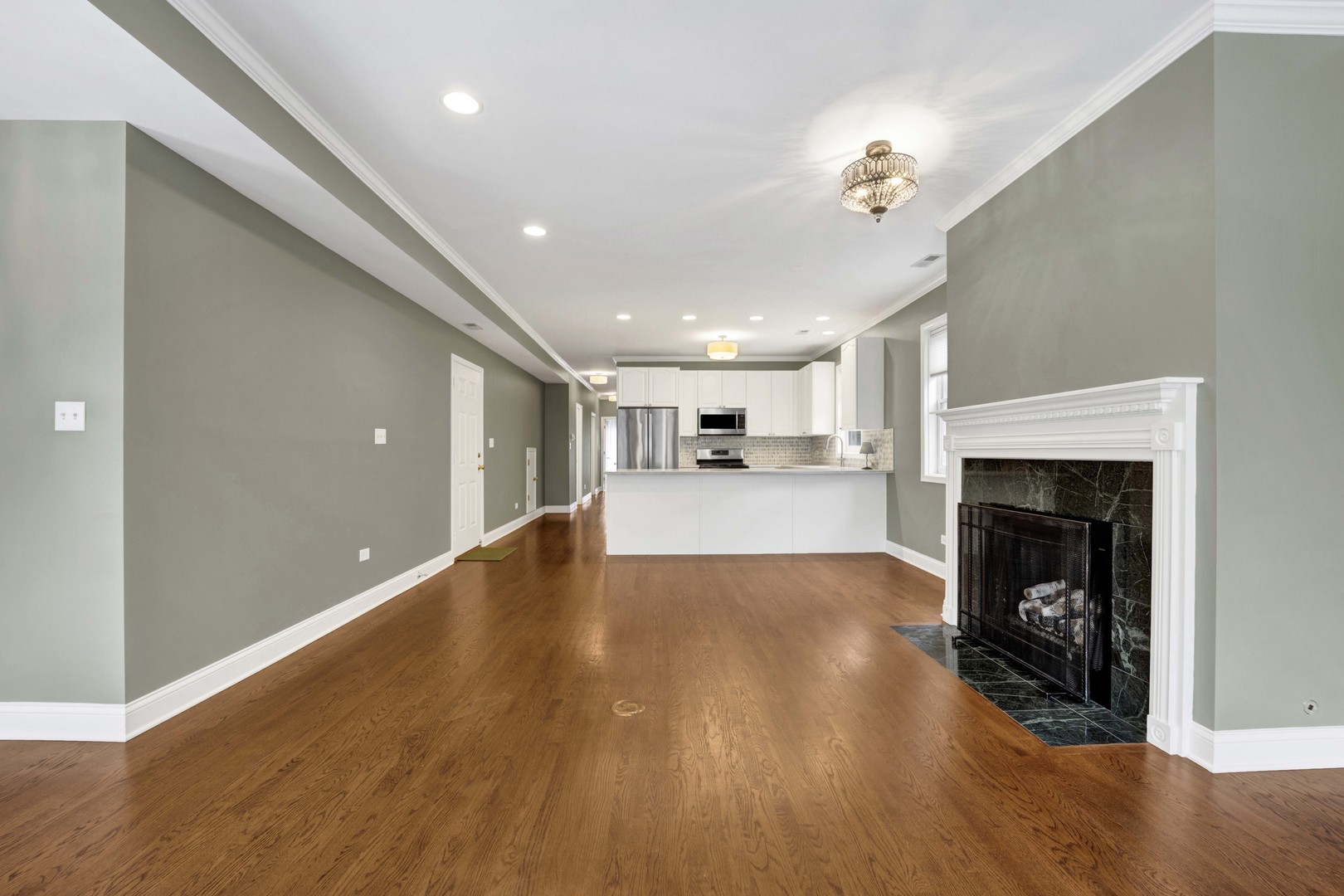 2131 W EVERGREEN Avenue Unit: 2