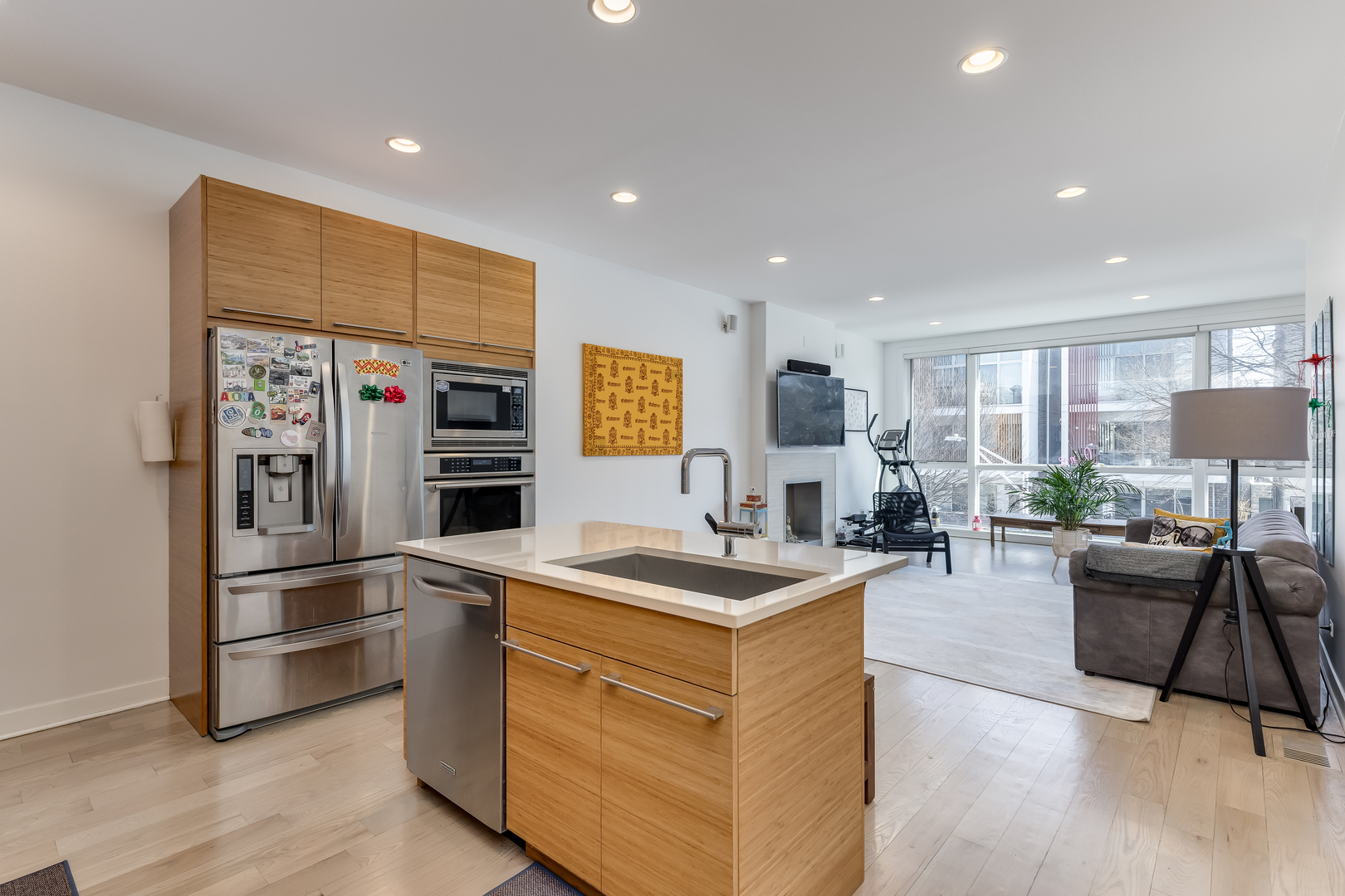 922 N Hermitage Avenue Unit: 2