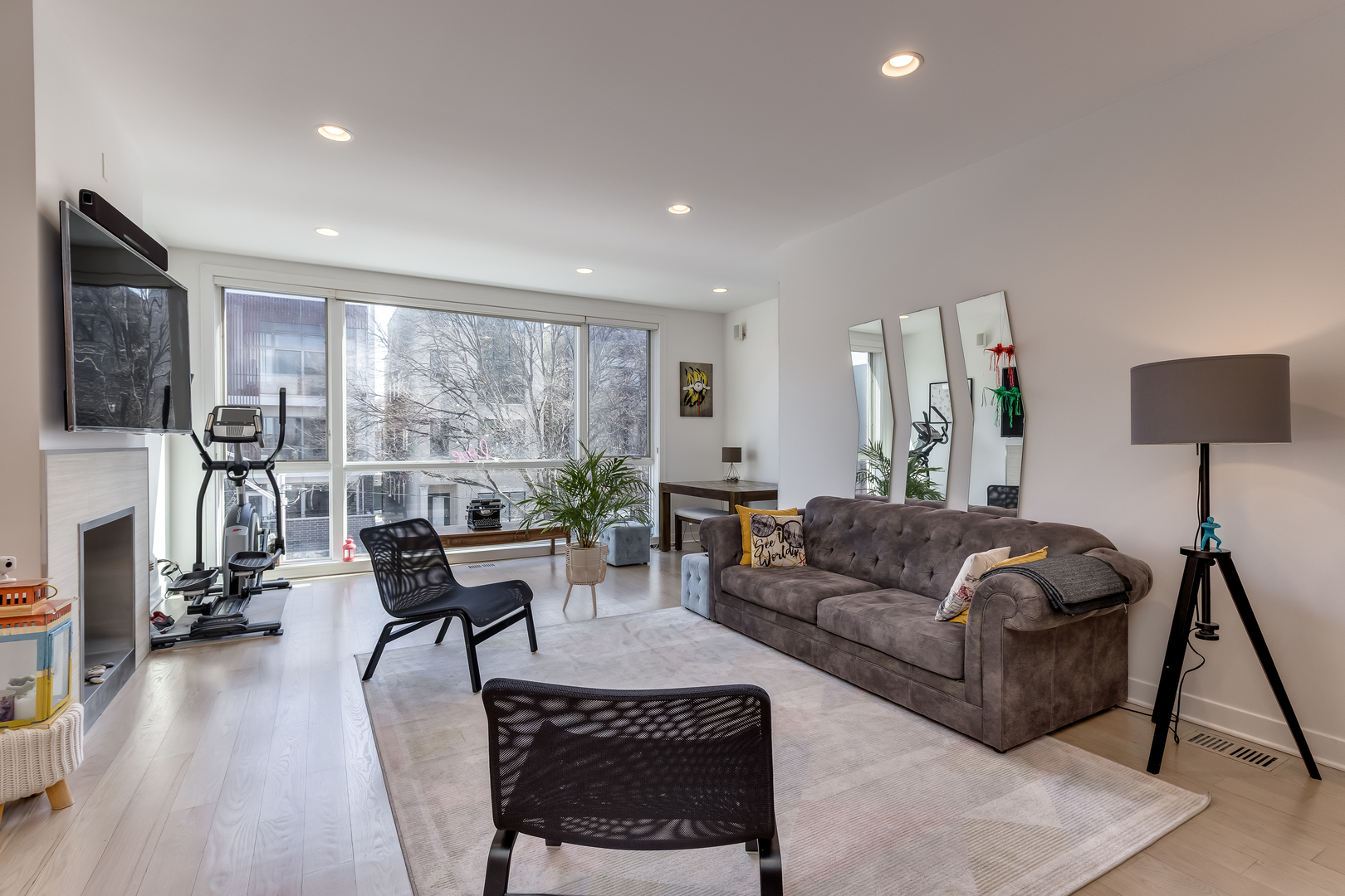 922 N Hermitage Avenue Unit: 2