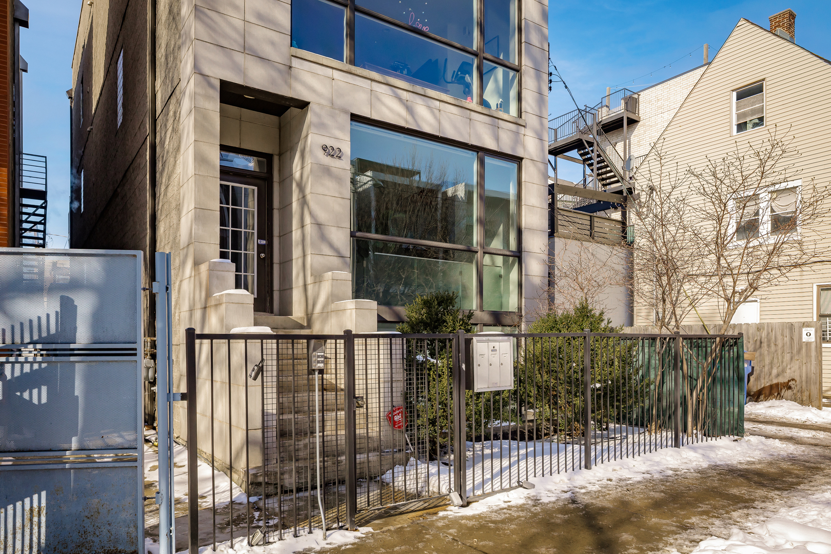 922 N Hermitage Avenue Unit: 2