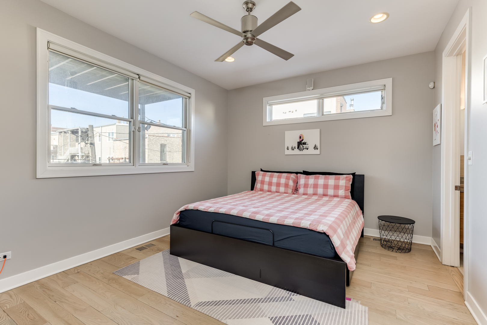 922 N Hermitage Avenue Unit: 2