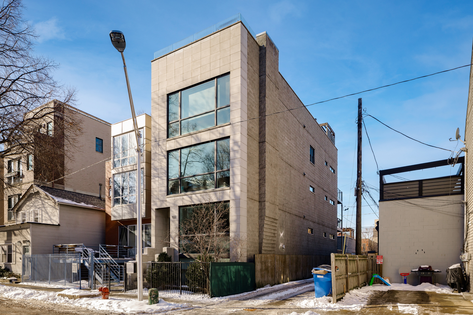 922 N Hermitage Avenue Unit: 2